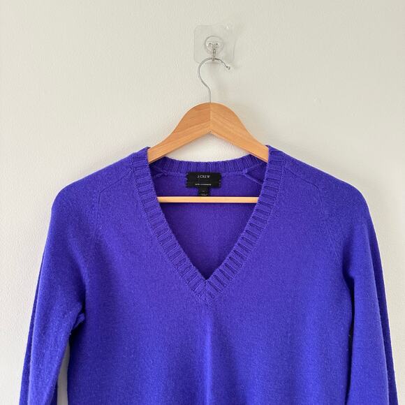 J. Crew Cashmere V-Neck Long Sleeve Pullover Sweater Purple XS - Picture 3 of 7